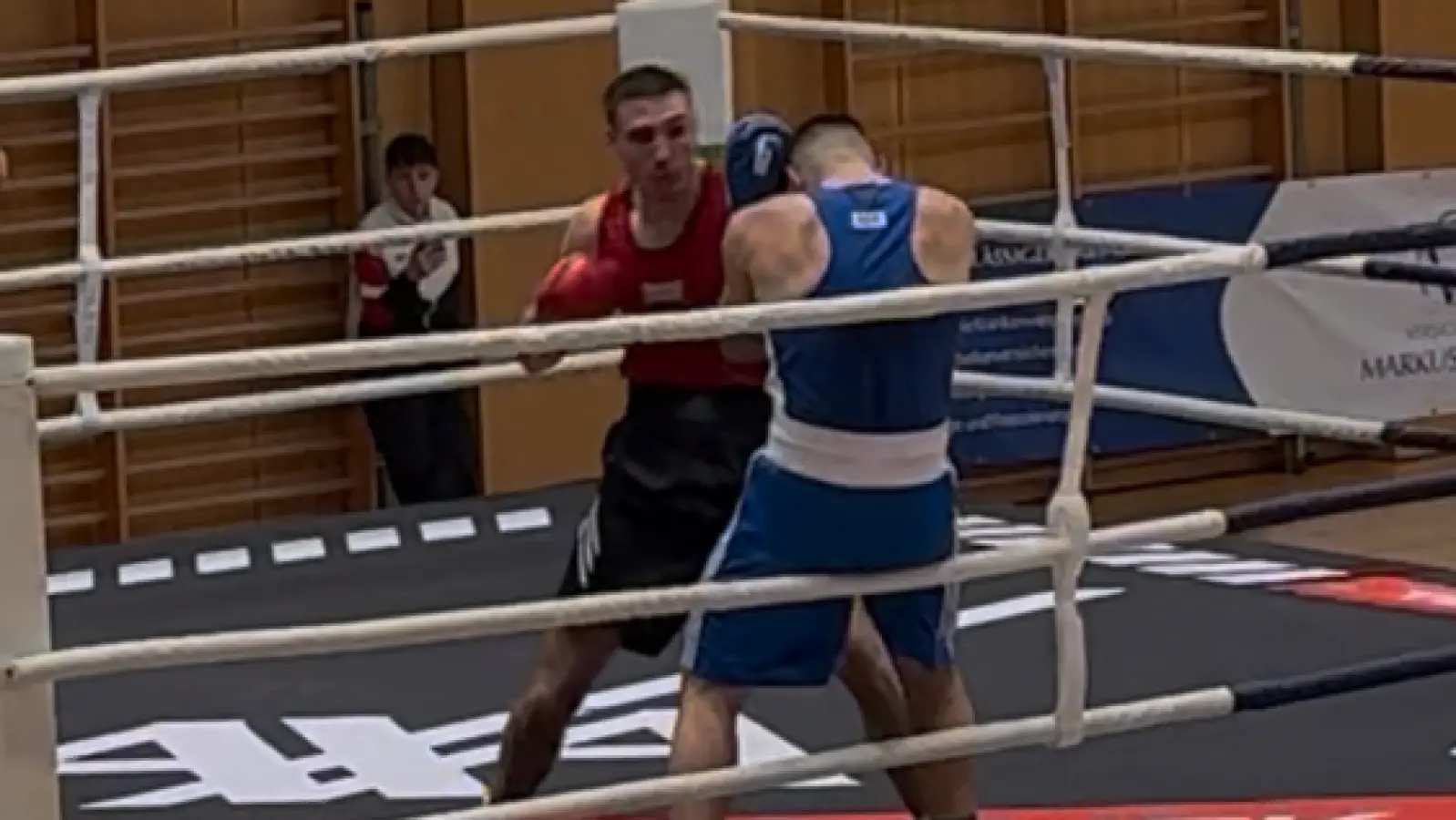 Vincent Sperr (links) behielt auch gegen Sia Yesilkir die Oberhand. (Foto: privat)