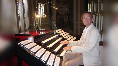 Armin Becker lässt die Orgel in St. Matthäus mit verschiedenen Toccaten erklingen.  (Foto: Armin Becker)