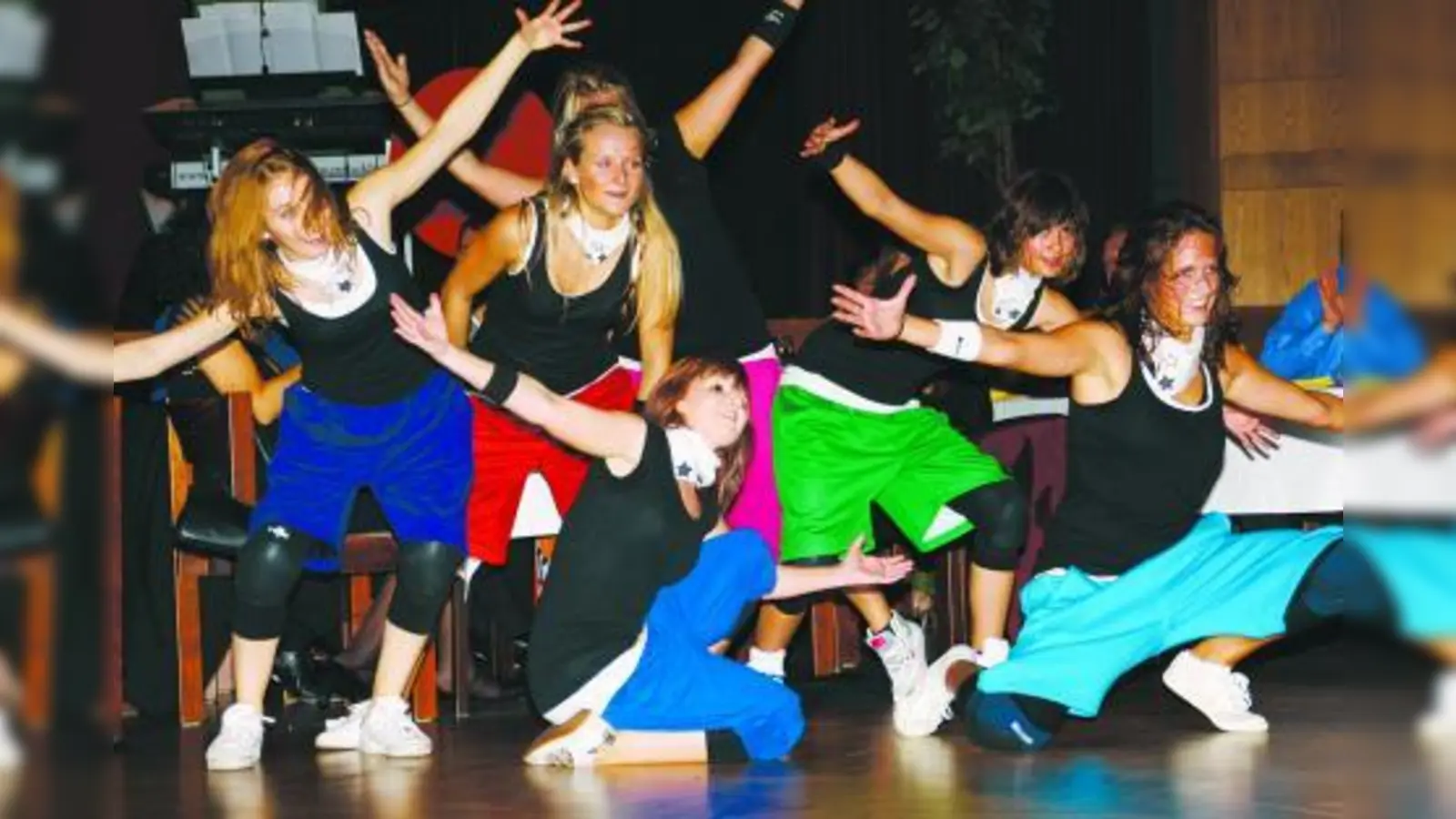 Tolle Showeinlagen gab es beim Herbstball der Tanzportabteilung des TSV Eintracht Karlsfeld. (Foto: Peter Braun)