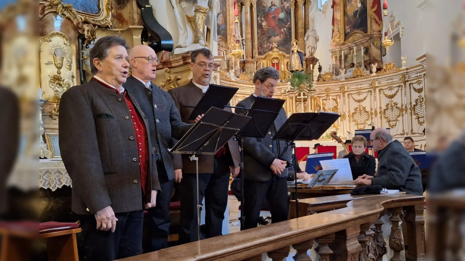 Der Moosacher-Viergesang wurde von Siegfried Bradl auf der Zither begleitet. (Foto: privat)