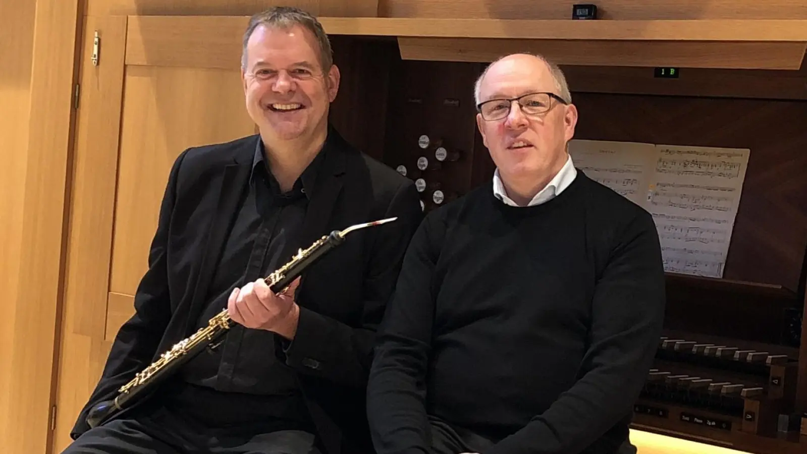 Es musizieren Dirk-Michael Kirsch (links) und Kirchenmusikdirektor Klaus Geitner. (Foto: Martin Funk)
