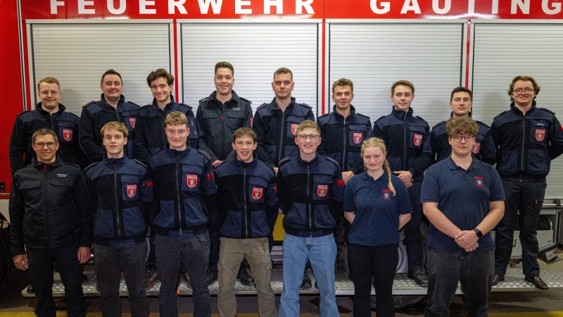 Der neue Jugendvorstand der Freiwilligen Feuerwehr Gauting mit Jugendwart und -betreuern sowie Vertreter aus dem Vereinsvorstand. (Foto: Feuerwehr Gauting)