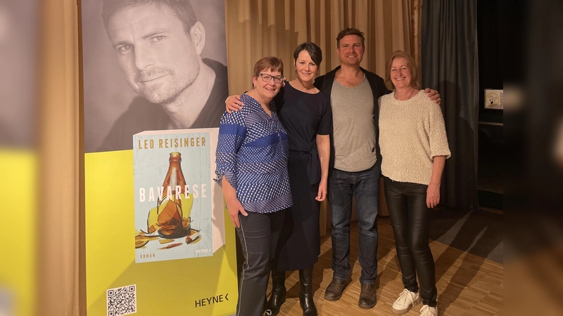 Andrea Schlick, Heike Voss und Angela Pschorr von der Gemeindebücherei (v. l.) haben die Lesung mit Leo Reisinger organisiert. (Foto: Gemeinde Alling)