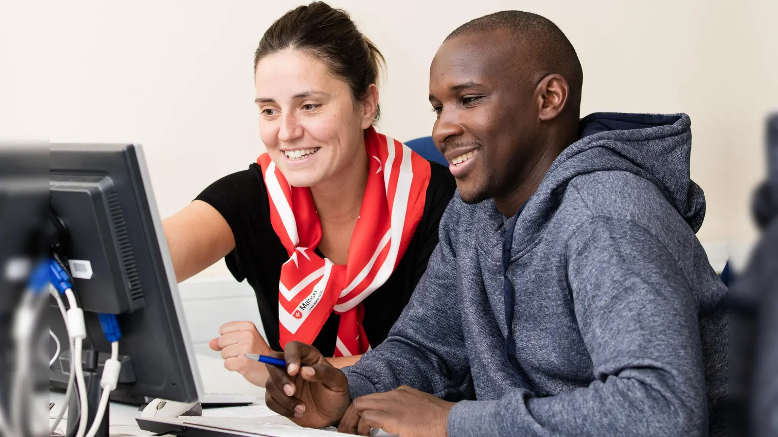 Hilfe beim Einstieg: Gemeinsam wird eine passende Arbeits- oder Ausbildungsstelle gesucht. (Foto: Stefanie von Waldstein, Malteser)