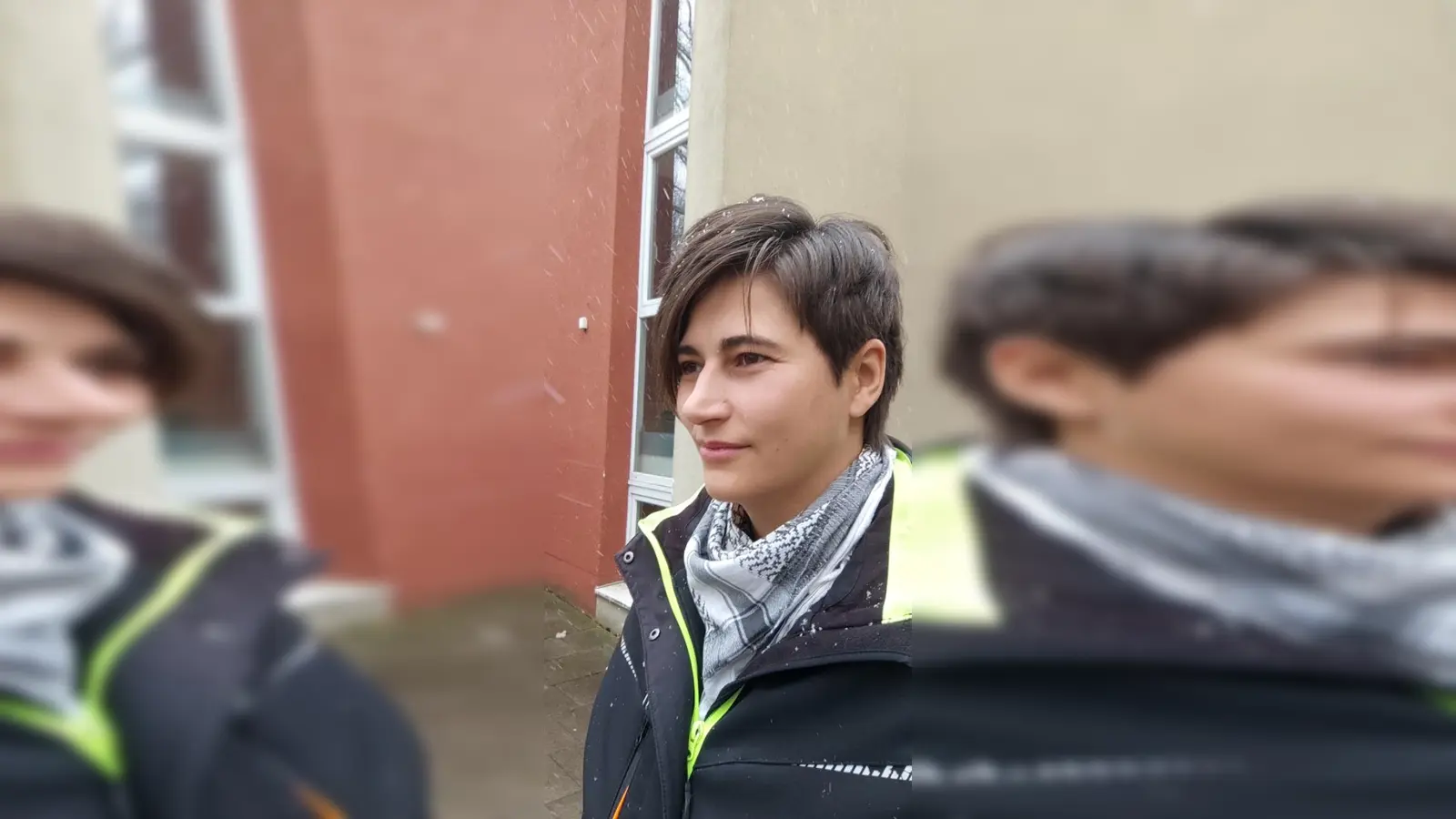 Melanie Schiffner nach der Haarspende. (Foto: Stadtbücherei Dachau)