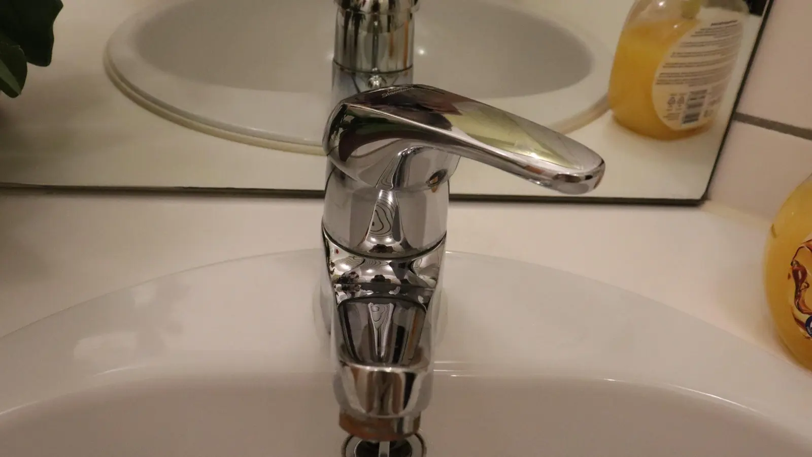 Was täglich aus dem Wasserhahn kommt, hat einen weiten Weg hinter sich. Dies zeigte die Führung durch das Wasserwerk im Berglwald. (Foto: mha)