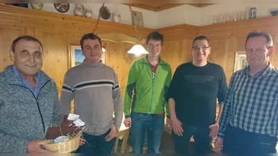Von links: ehemaliger Vorsitzender Christian Schödlbauer, neuer Ortobmann Martin Schön, sein Stellvertreter Leonhard Spatz, Beisitzer Markus Leis und Kreisobmann Wolfgang Scholz. (Foto: Sonnleitner, FKN)
