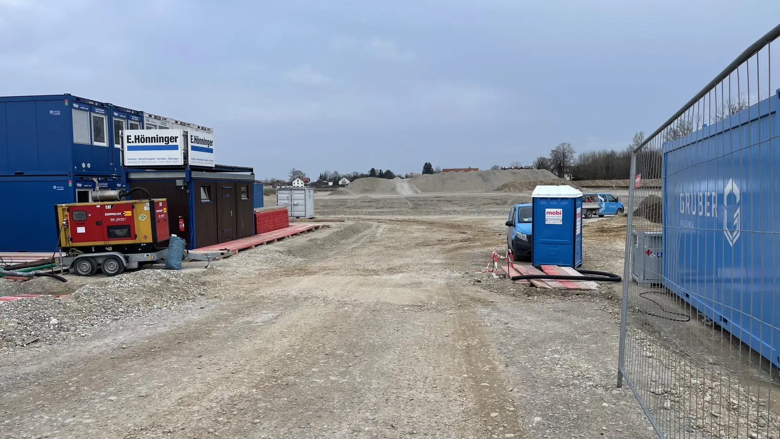 Die Arbeiten für das Gymnasium in Putzbrunn laufen erfreulicher Weise nach Plan. (Foto: hw)