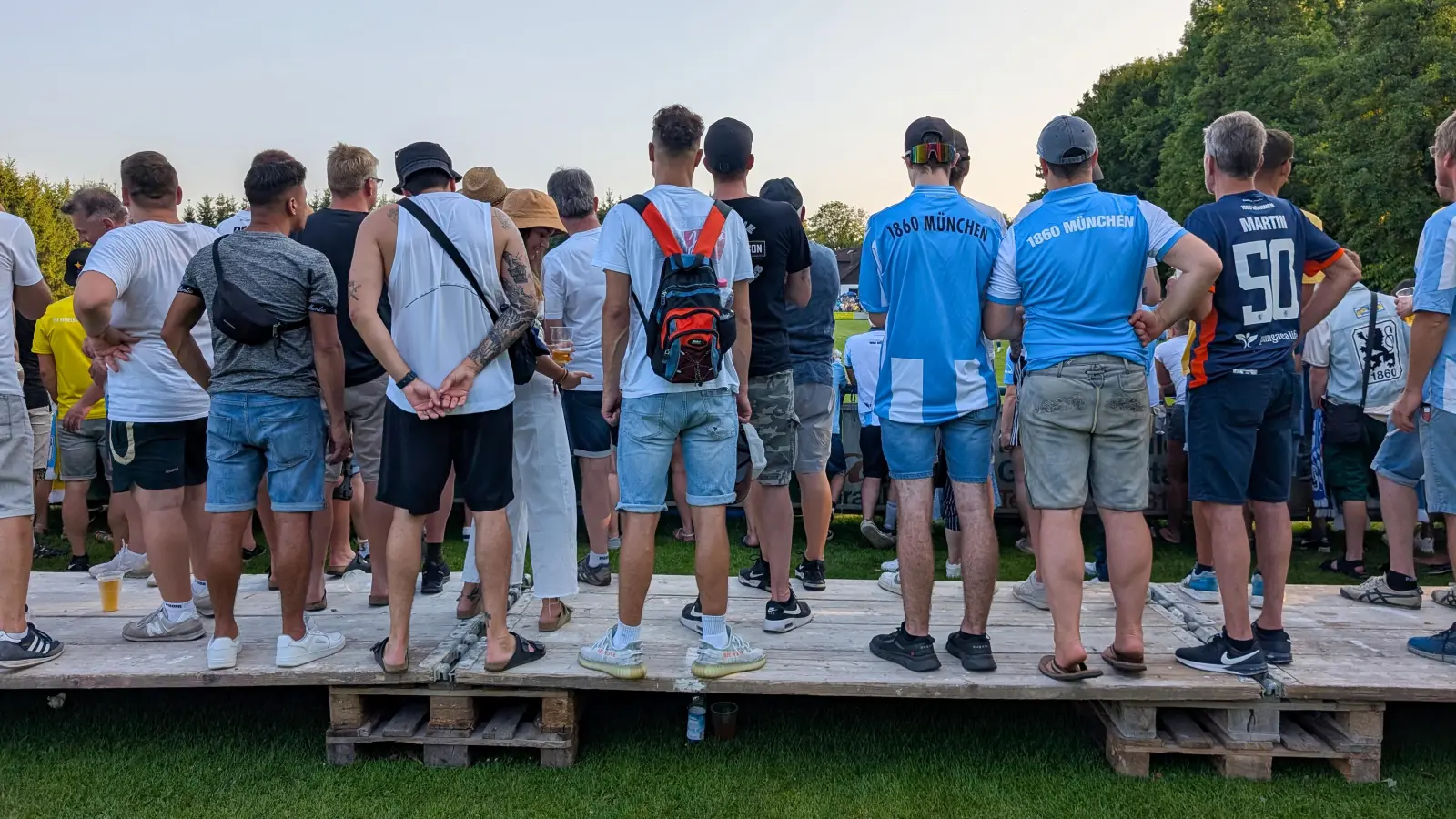 Stehtribüne: Landespokal in Geiselbullach. (Foto: M. Forster)