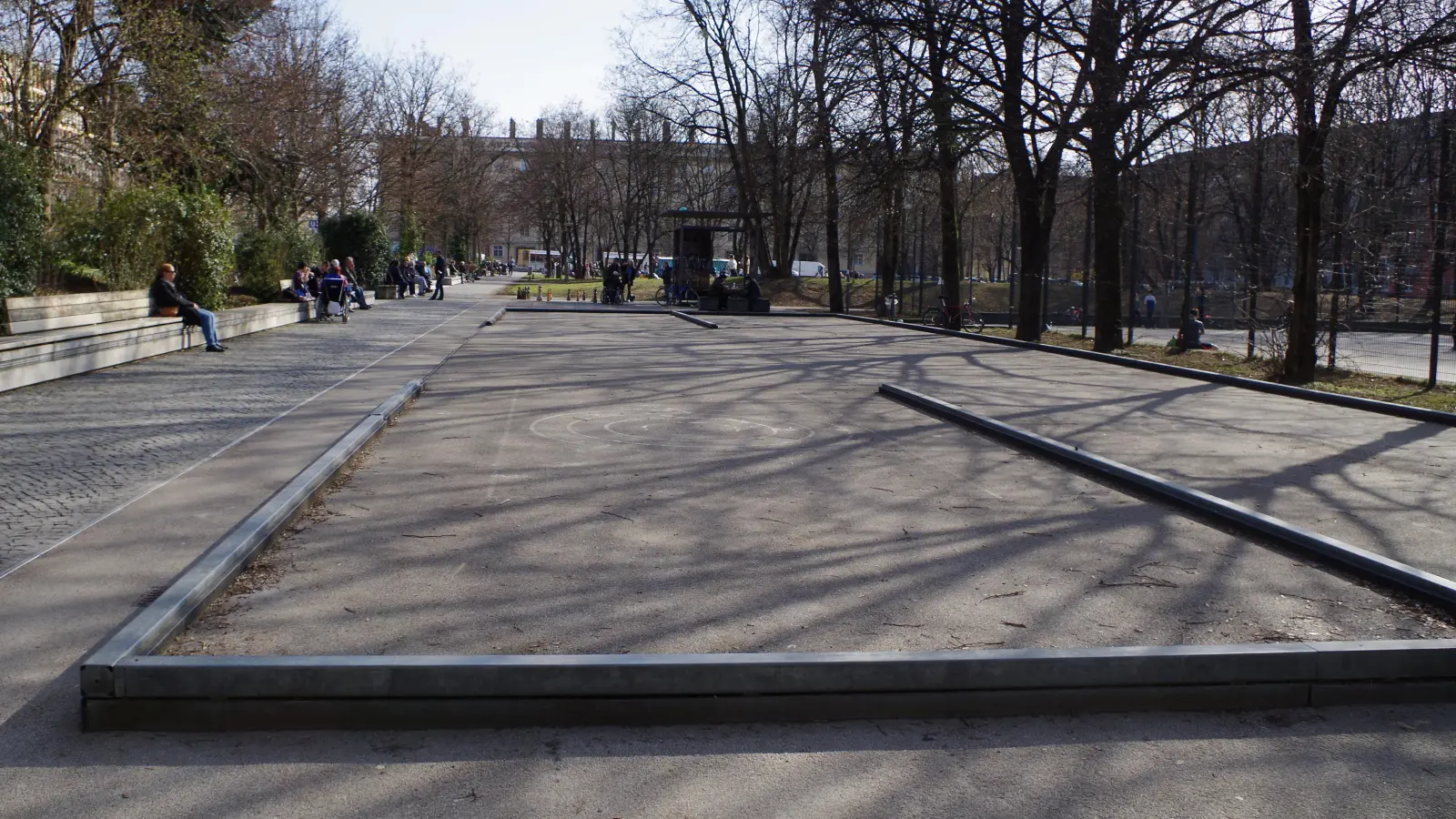 Am Georg-Freundorfer-Platz soll statt der Sommerstockbahn eine Calisthenics-Anlage aufgebaut werden. (Foto: Beatrix Köber)