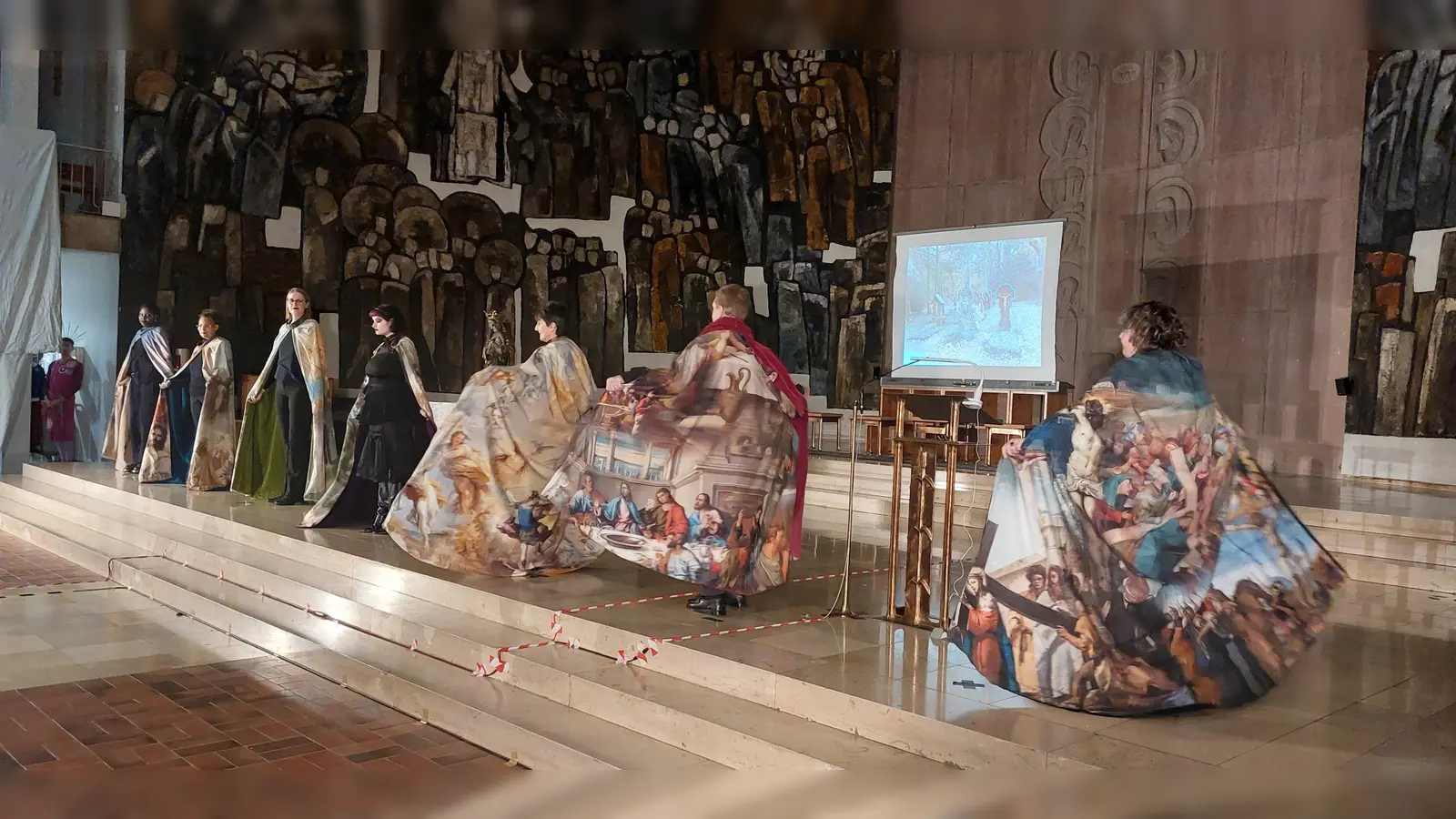 Mit einer großen Modenschau endete das besondere Projekt im Pfarrverband Laim unter dem Titel „circle of life“. (Foto: Ulrike Koller)