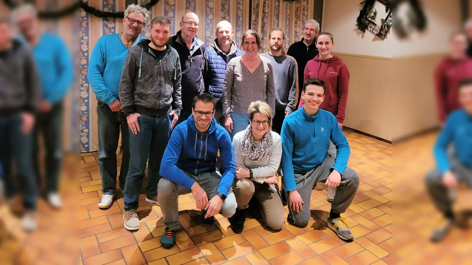 Der Vorstand (stehend von links): Herbert Kirchmayer (Kassier), Matthias Pfab (stv. Abteilungsleiter), Lutz Meier-Staude (Pressesprecher), Mike Jäger (Sportlicher Leiter), Verena Heubeck (stv. Jugendleiterin und Materialbeauftragte), Benedikt Schütz (Technischer Leiter),&nbsp;Andreas Burkert (Social Media und Homepage-Beauftragter), Lillian Siebert (Abteilungsleiterin) sowie (kniend von links) Jürgen Ost (stv. Sportlicher Leiter), Karen Herger (Schriftführerin) und Martin Garbe (stellv. Technischer Leiter). Nicht auf dem Bild sind Michael Baumbauer (Prüfungswart und Breitensportkoordinator), Michael Klinger (Webmaster), Jeannine Klemm (Jugendleiterin und stv. Prüfungswartin). (Foto: red)