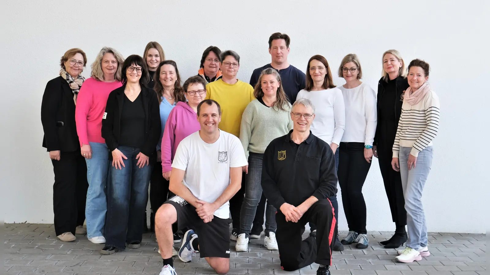 Mitarbeitende des Klinikums Landkreis Erding und des Landratsamtes. (Foto: LRA Erding)