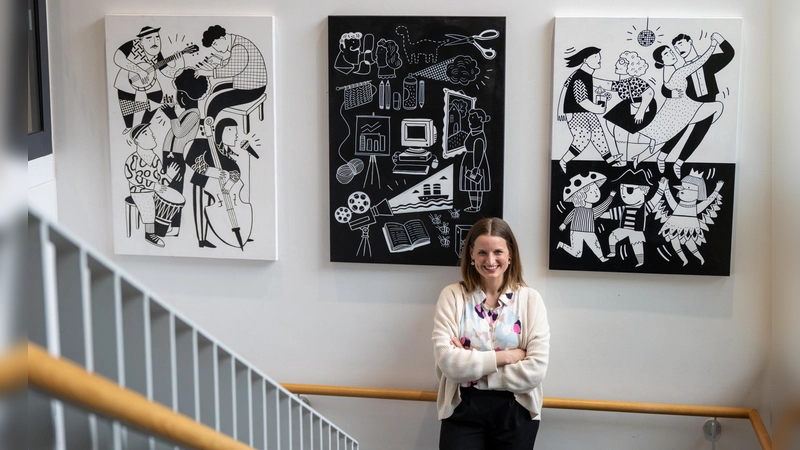 Kultur-im-Trafo-Geschäftsführerin Magdalena Waller im Treppenhaus des Kulturzentrums. (Foto: Alexander Scharf)