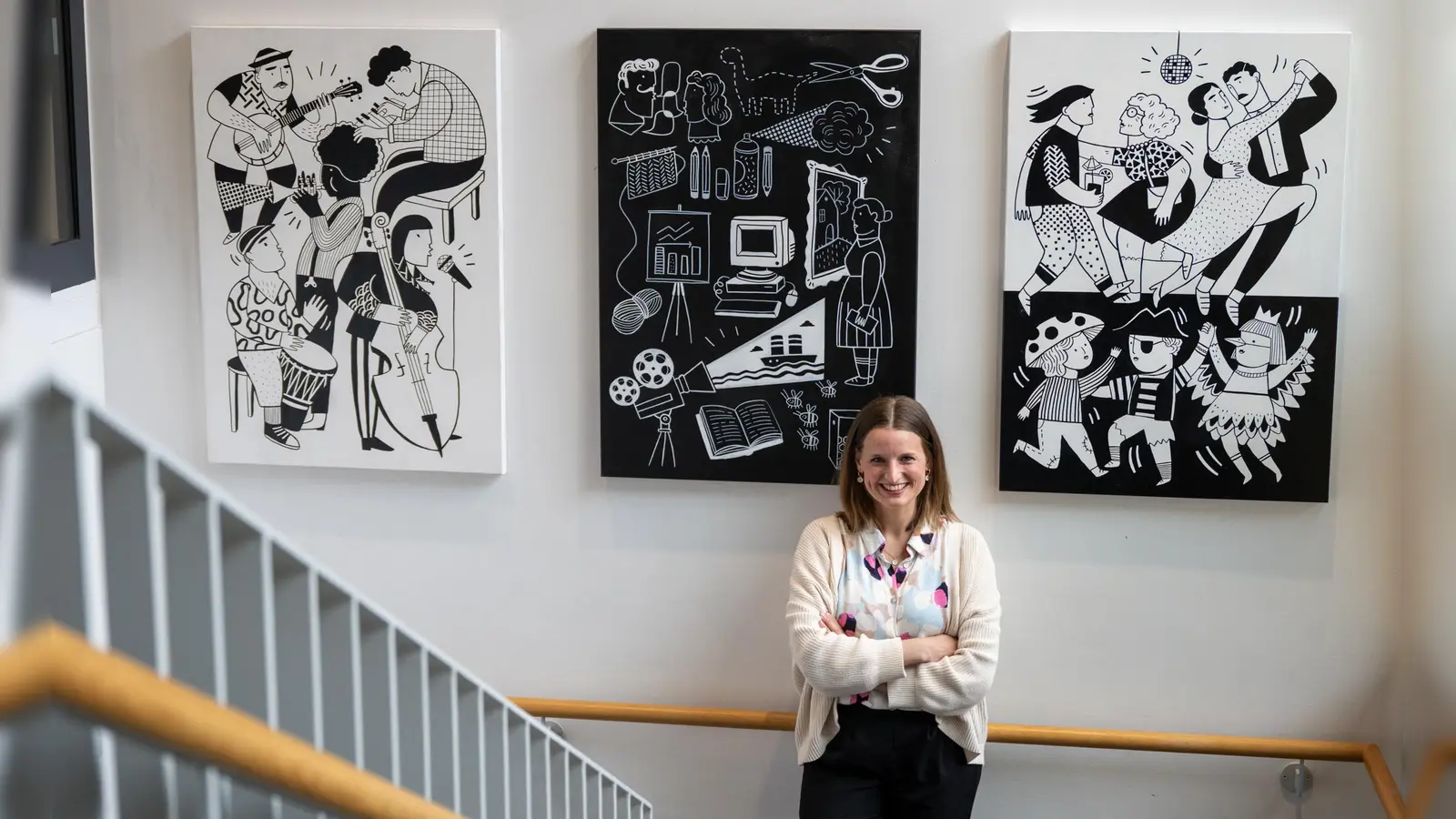 Kultur-im-Trafo-Geschäftsführerin Magdalena Waller im Treppenhaus des Kulturzentrums. (Foto: Alexander Scharf)