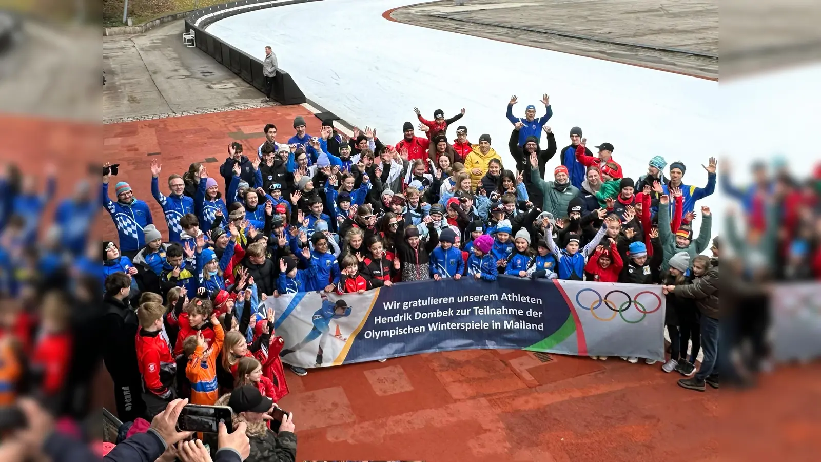 Die Wintersaison wurde mit der Verleihung des MEV-Pokals abgeschlossen.  (Foto: Münchener Eislauf-Verein von 1883 e.V.)