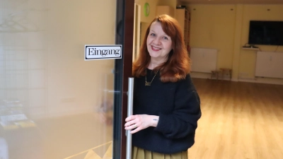 Margit Alt leitet den Nachbarschaftstreff in der Au, der sich in der Gebsattelstraße 2 befindet. Zweimal wöchentlich bietet sie eine offene Sprechstunde an. Das Angebot an Kursen und Veranstaltungen möchte sie ausbauen. (Foto: bas)