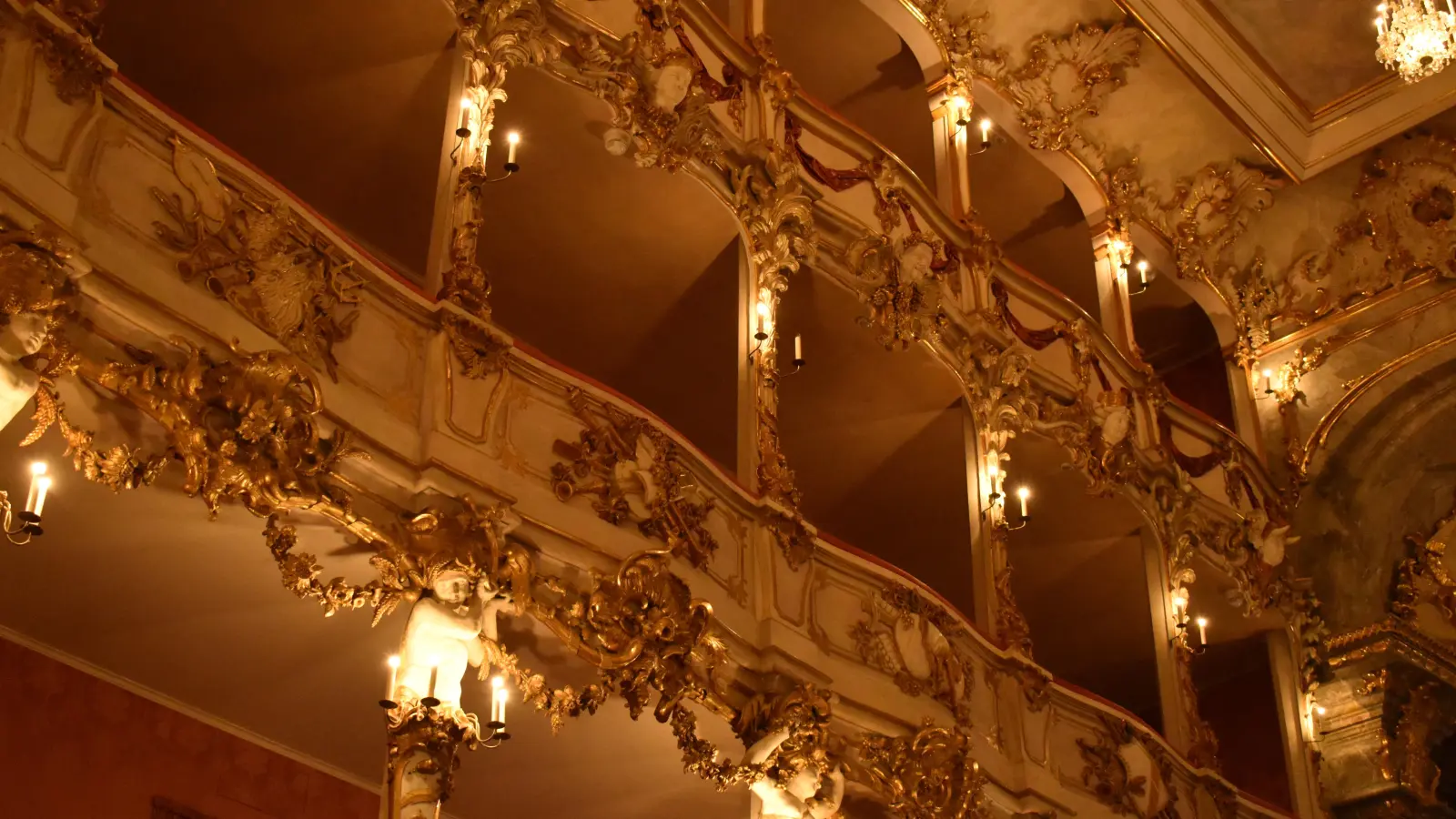 Das Cuvilliés-Theater wird bei einer kunsthistorischen Führung gezeigt. (Foto: Daniel Mielcarek)