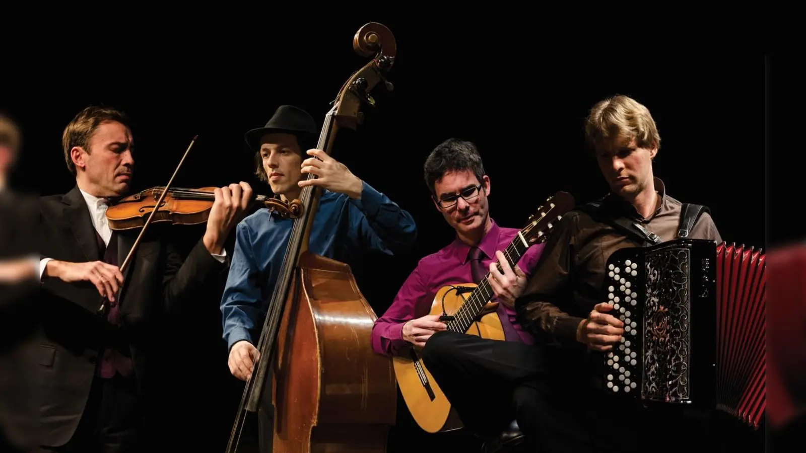 Höhepunkt der Eröffnungsfeier ist das Konzert von Gitanes Blondes. (Foto: Maren Bühler)