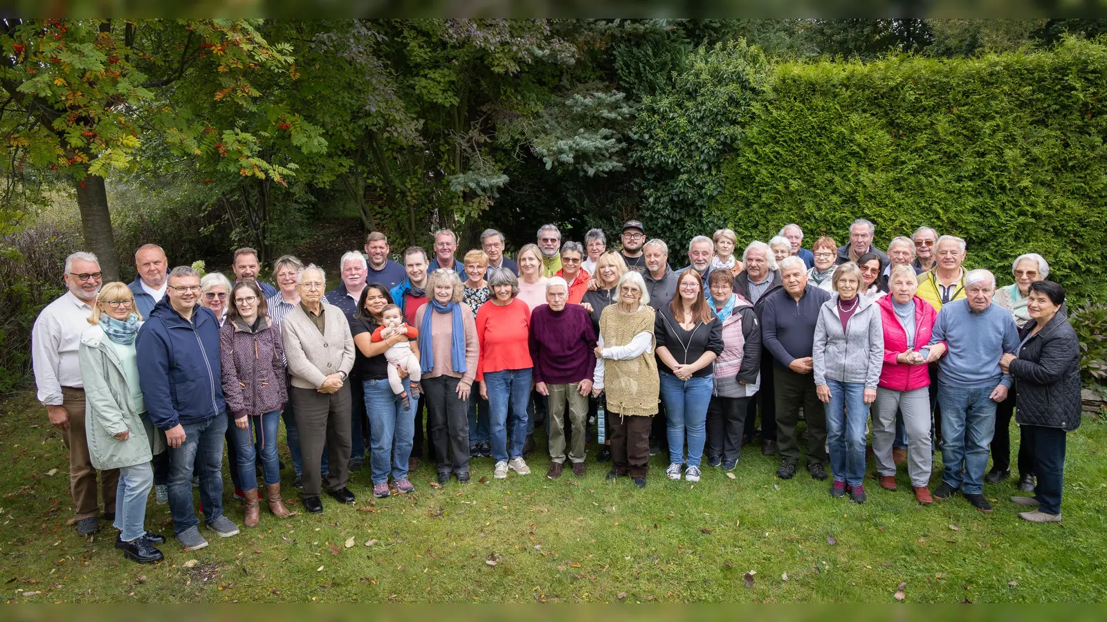 Das Abschlussfoto nach gelungenen drei Tagen Besuch Bärenstein zeigt die Planegger Reisenden und ihre Bärensteiner Gastgeber.  (Foto: Ronny Küttner)