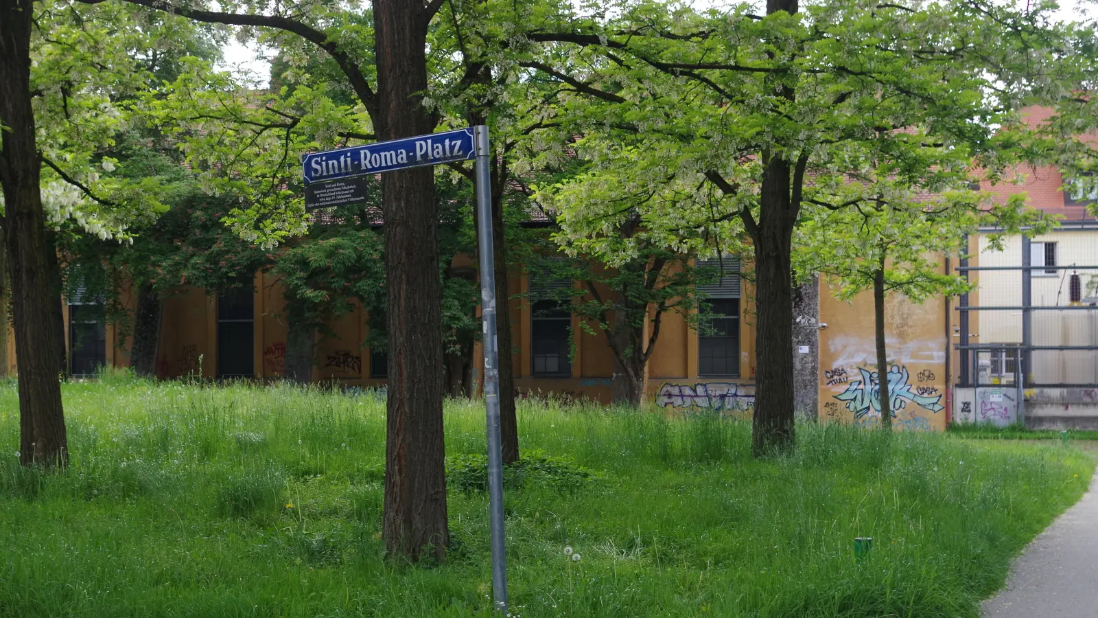 Am Sinti-Roma-Platz soll künftig ein Denkmal stehen, dafür setzt sich ein Stadtteilbewohner ein. (Foto: Beatrix Köber)