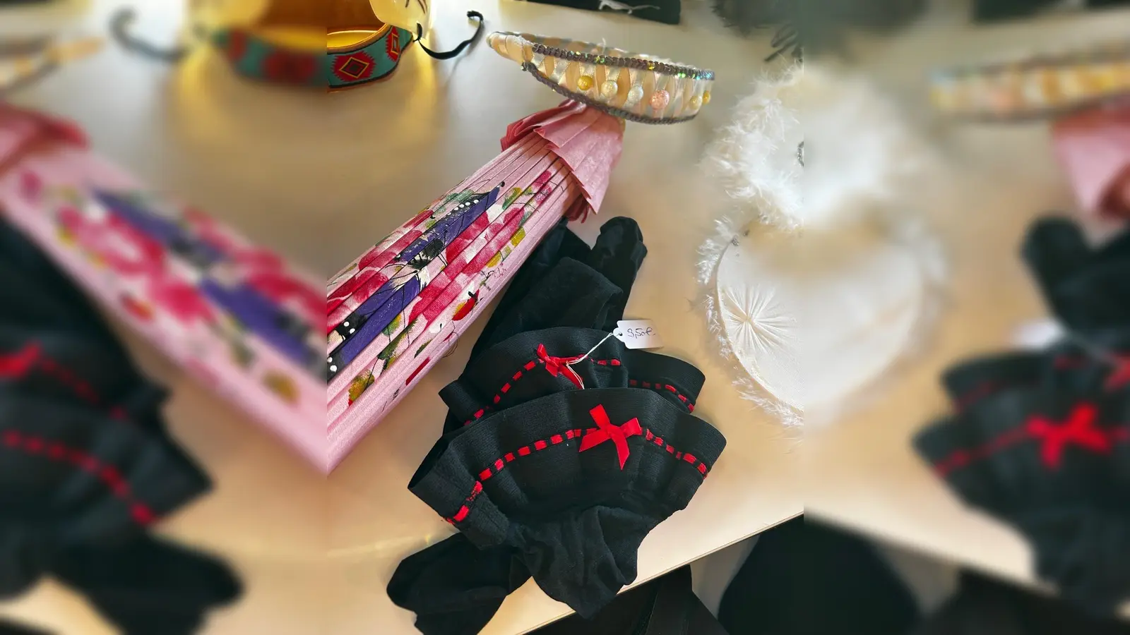 Im Allerlei in Aying findet man Vieles für die närrischen Tage. (Foto: Welz)