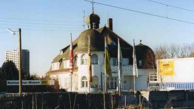 Das Bürogebäude der Baustoffhandlung Geith &amp; Niggl an der Brodersenstraße, aufgenommen 2002. Das Haus steht unter Denkmalschutz. (Foto: Verlag NordOstKultur-München)