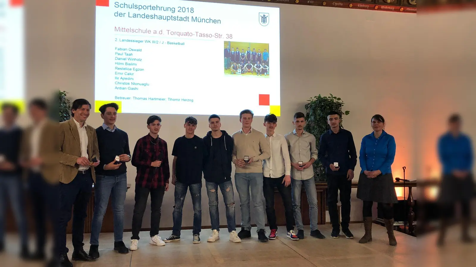 Die Basketballmannschaft der Mittelschule Torquato-Tasso wurde für ihr mitreißendes Endspiel um das Landesfinale gegen Bamberg ausgezeichnet. (Foto: Schule)