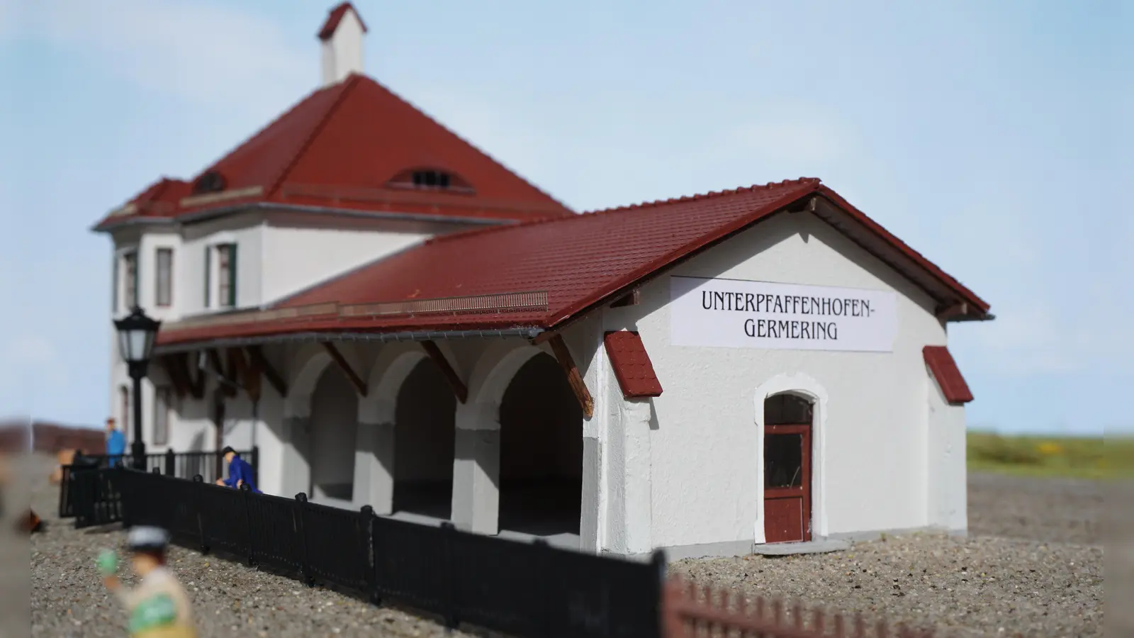 Das Bahnhofsgebäude Unterpfaffenhofen-Germering, wie es einmal ausgesehen haben könnte. (Foto: Schulte)