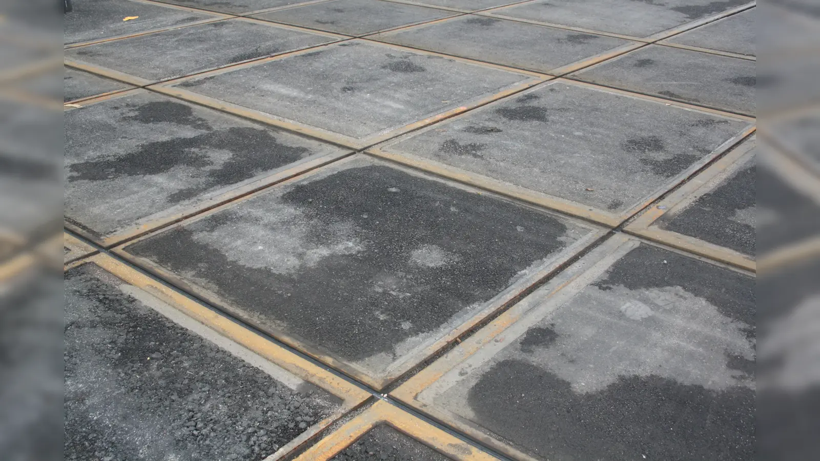 2025 wird an der Kreuzung zur Agnes-Bernauer-Straße ein Gleiskreuz mit Gleisbögen zum Abbiegen gebaut. (Foto: job)