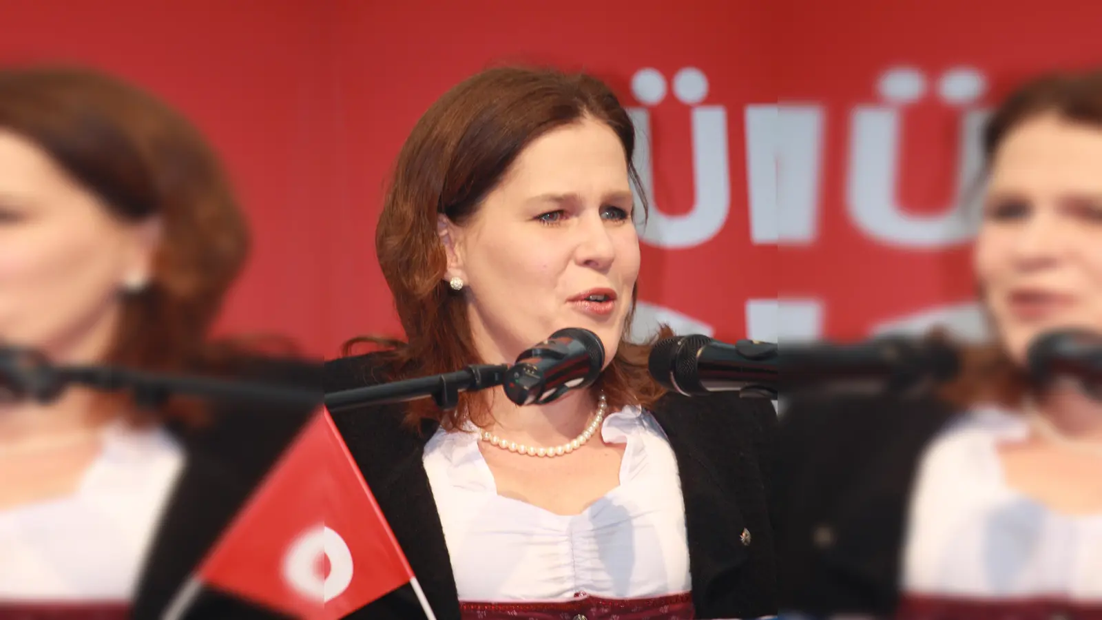 Bürgermeisterin Verena Dietl: „Wir können sofort auf unsere Olympischen Spielstätten zurückgreifen, weil wir sie nicht haben verrotten lassen.” (Foto: job)