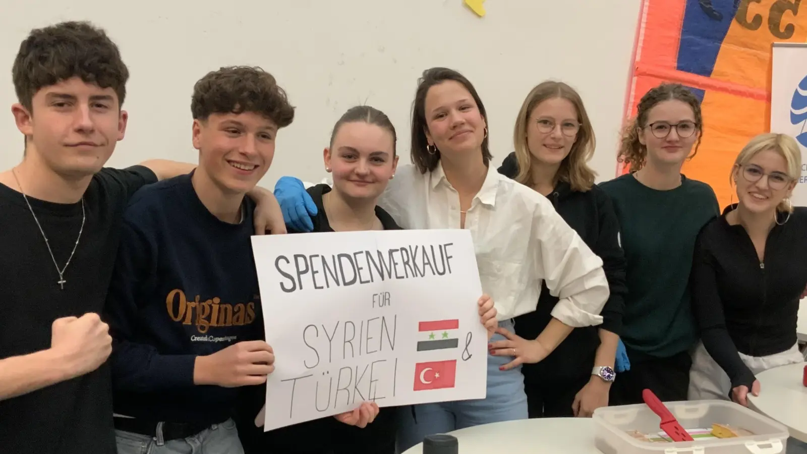 Zusammen geht was: Die Realschule Herrsching hat für die Erdbebenopfer in der Türkei und Syrien rund 1.000 Euro gesammelt. (Foto: Realschule Herrsching)