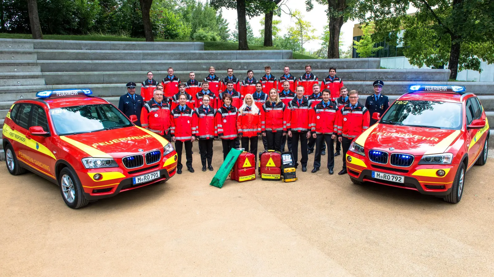 Insgesamt umfasst die First-Responder-Einheit der Feuerwehr 45 Mitglieder. Die beiden Fahrzeuge werden mit nach Hause genommen, wodurch wichtige Minuten Anfahrtszeit gespart werden.  (Foto: Feuerwehr Garching)