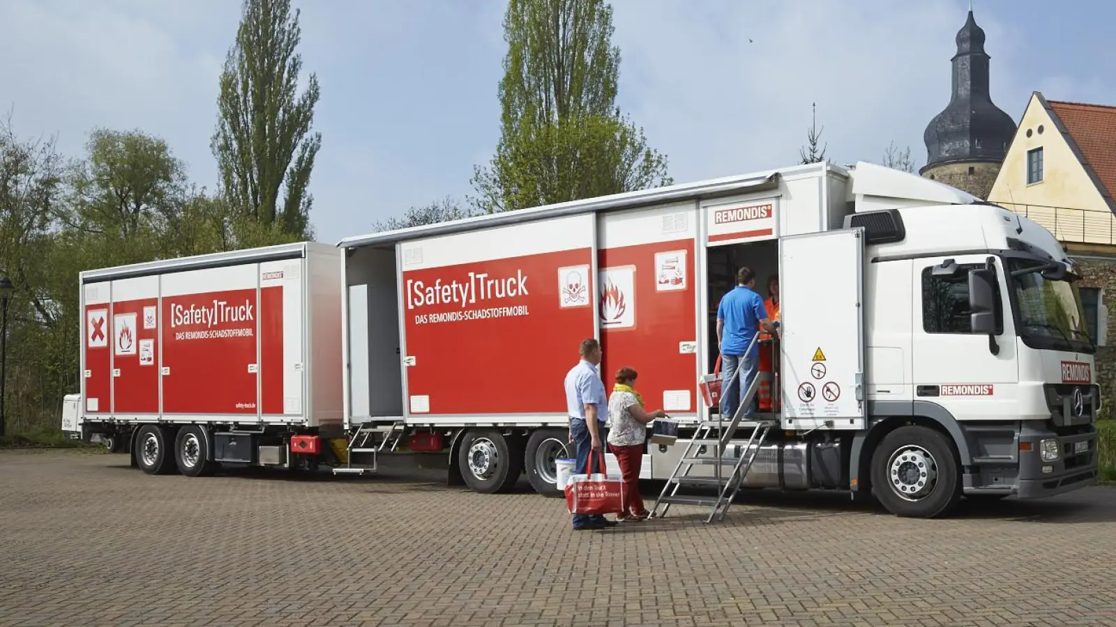 Das Giftmobil steht am 28. Februar in der Feldstraße. (Foto: Remondis)