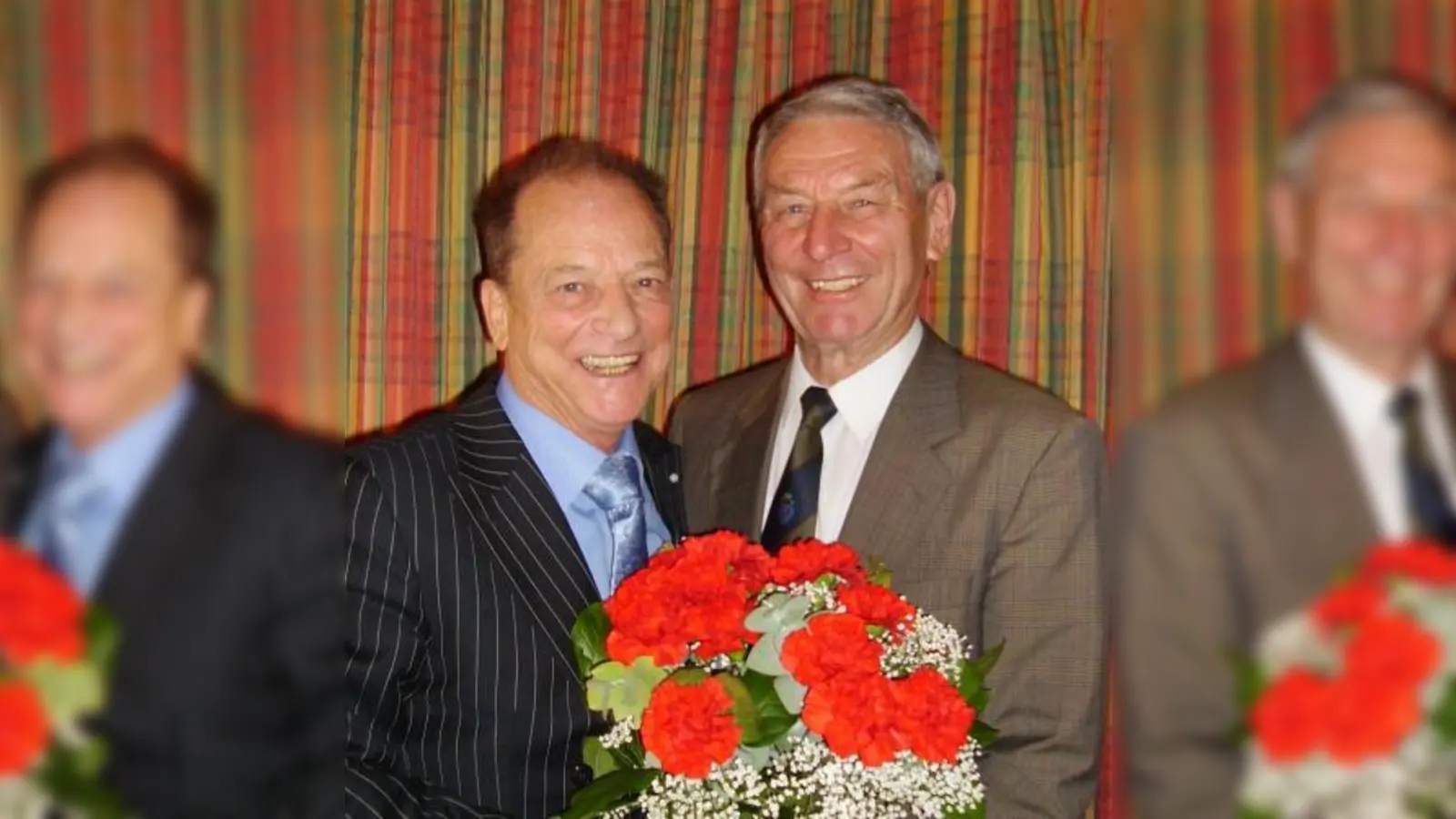 „Alfred Pfeiffer ist einer dieser aufrechten Männer, wegen derer man in die SPD eintritt”, sagte Peter Paul Gantzer (l.) über seinen langjährigen politischen Weggefährten Alfred Pfeiffer. (Foto: privat)