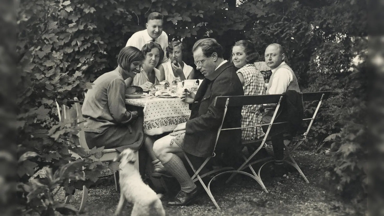 Fotografische Erinnerungen an eine unbeschwerte Zeit sind in der Ausstellung „Der Garten” zu sehen. (Foto: Max-Peter Meyer)
