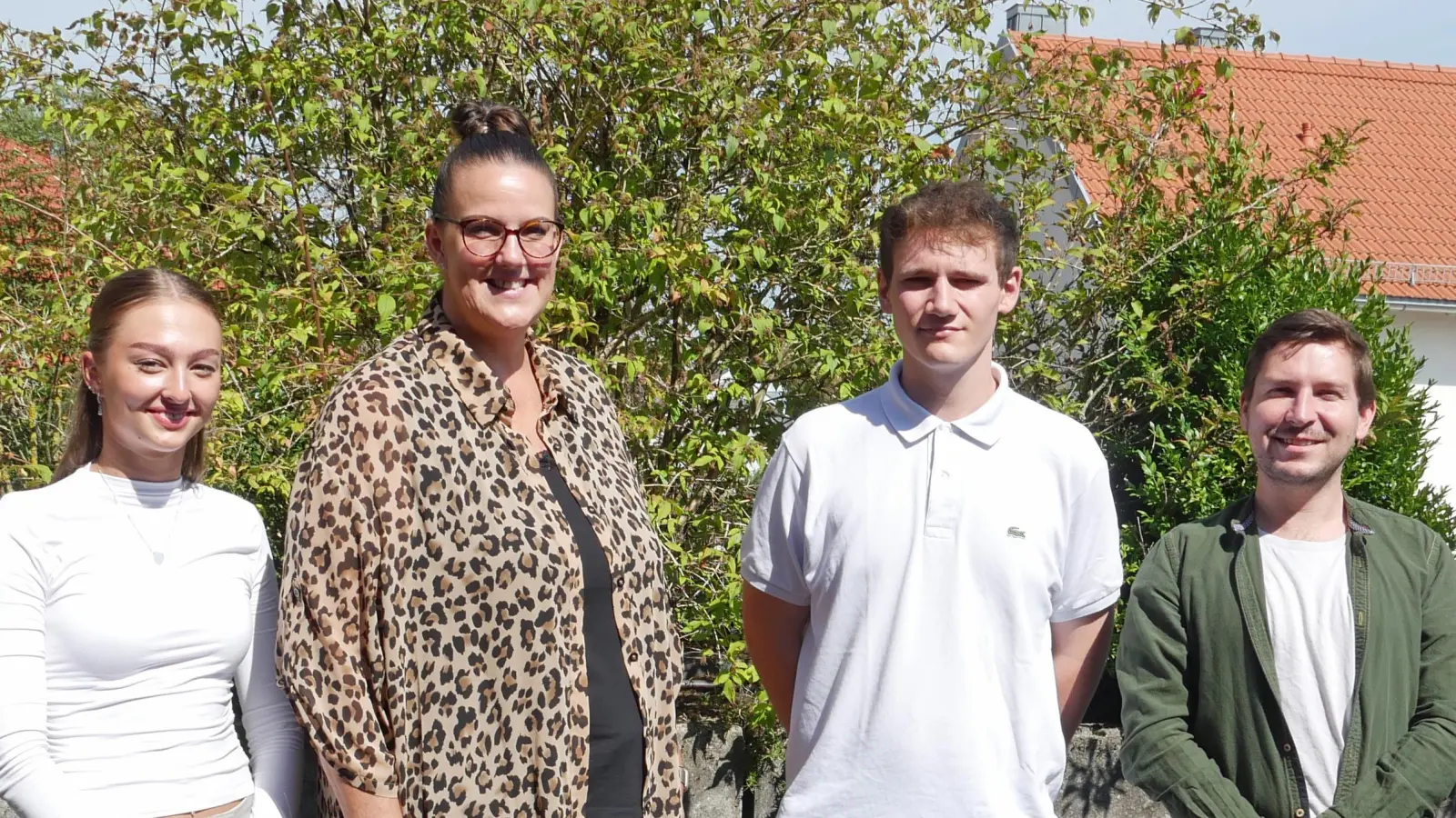 Freuten sich über den Ausbildungsstart (von links): Carolin Seifert (erstes Lehrjahr), Alexandra Heckl (Ausbildungsleiterin), Ferdinand Hornung (drittes Lehrjahr) und Frederic Seifert (zweites Lehrjahr). (Foto: Gemeinde Gauting)
