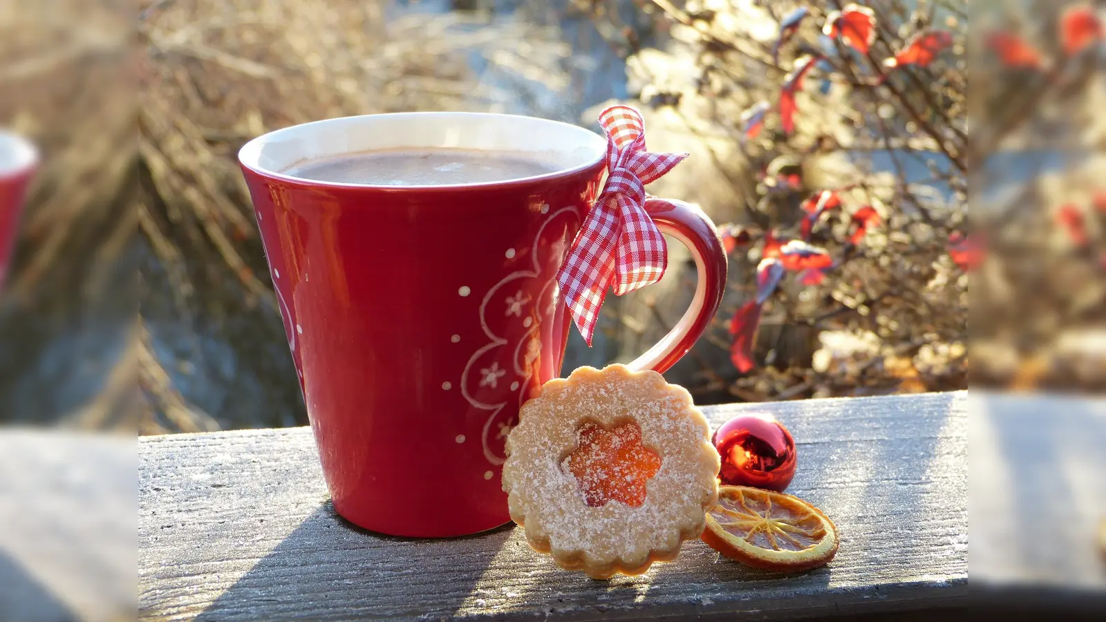 Zeit für Heißgetränke: Mit viel Engagement seitens des Glonner Gewerbeverbands konnte der Fortbestand des Weihnachtsmarktes gerettet werden.  (Foto: CC0 )