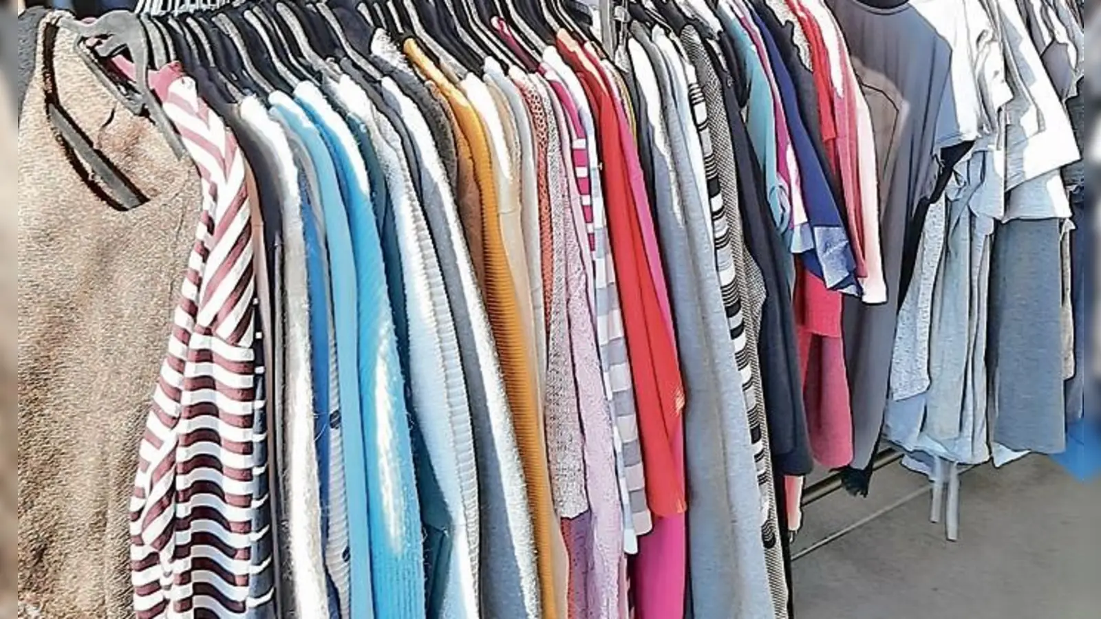 Besucher können bis zu zehn gut erhaltene Kleidungsstücke gegen neue Lieblingsstücke eintauschen.  (Archivbild: tab)