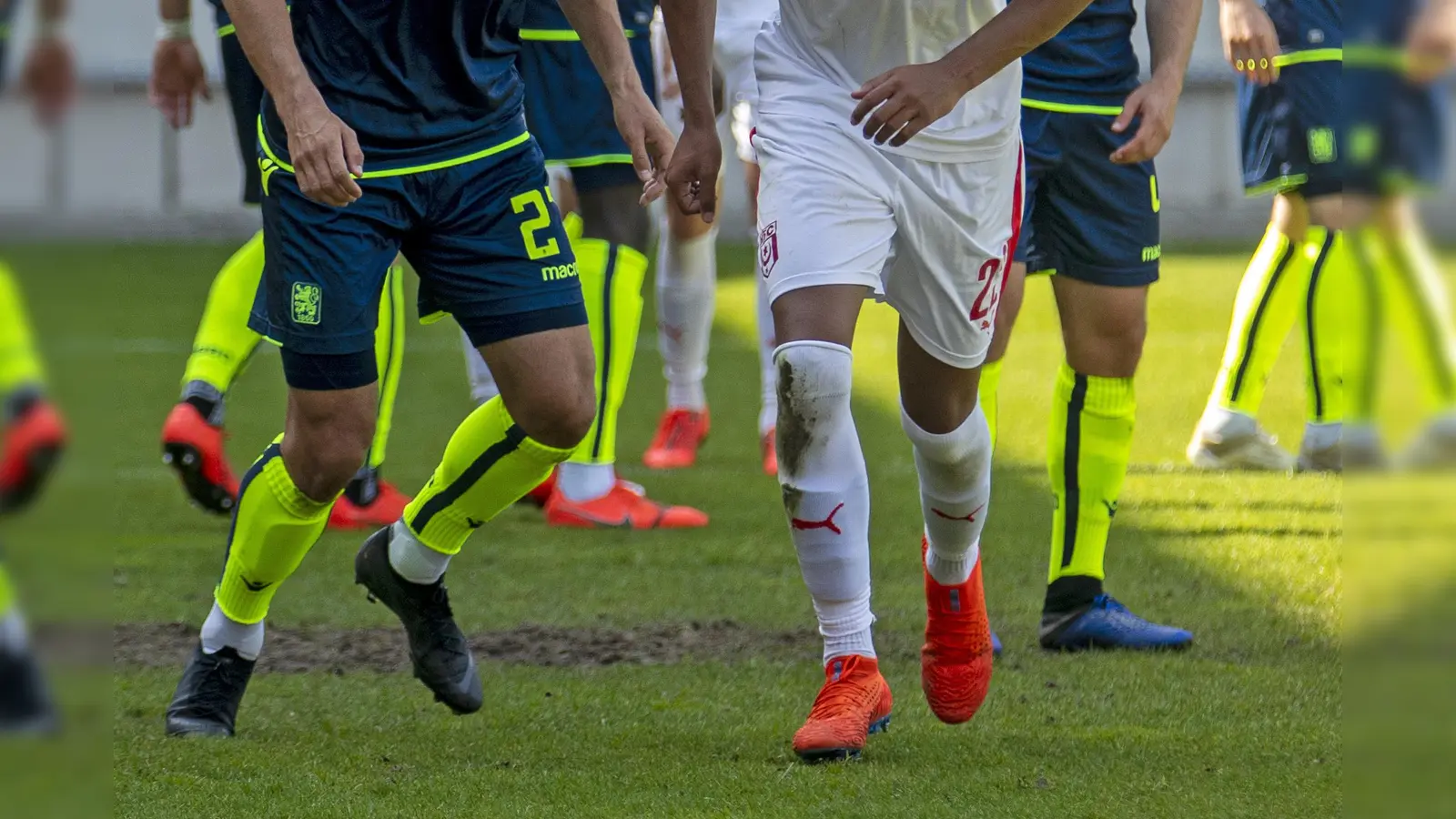 Fallende Kurse: Investitionen in Spielerbeine. (Foto: Anne Wild)