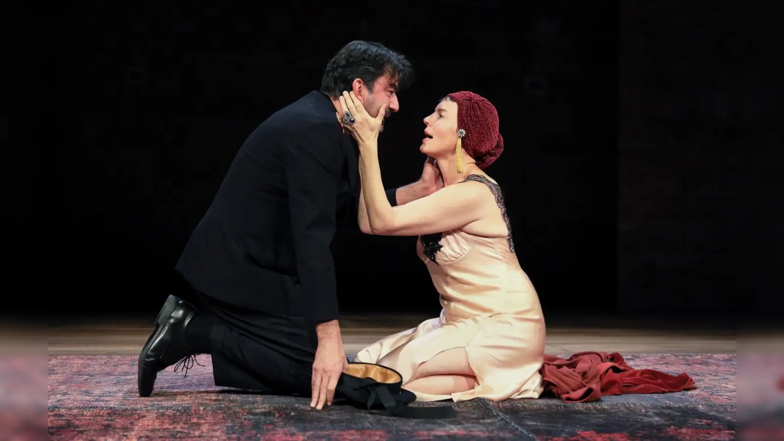 Das Metropoltheater präsentiert „Das achte Leben (Für Brilka)” von Nino Haratischwili. (Foto: Marie-Laure Briane)