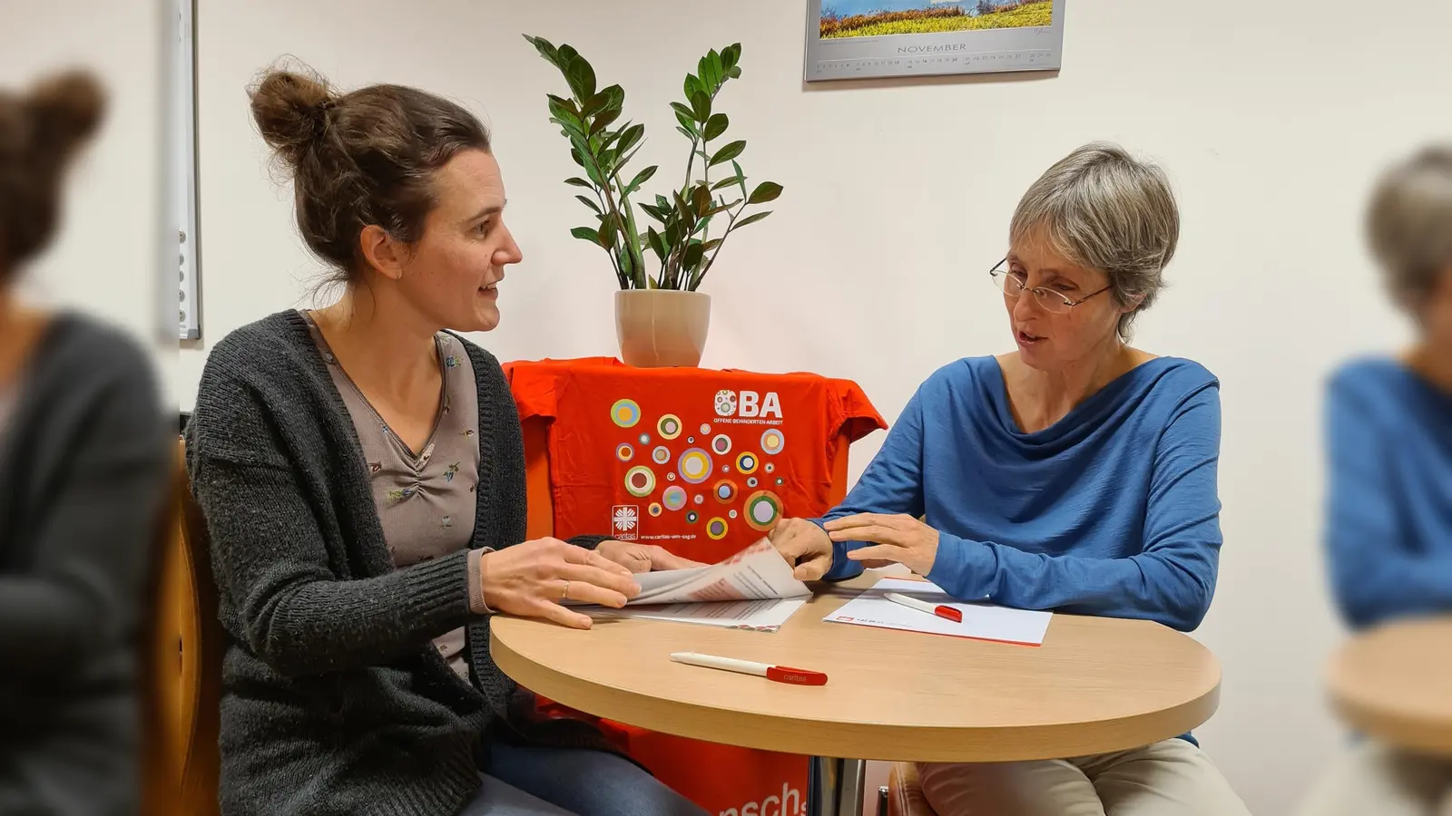 Die Koordinatorinnen des Familienunterstützenden Dienstes: Magdalena Schilcher (links) und Monika Gleixner. (Foto: OBA Caritas)