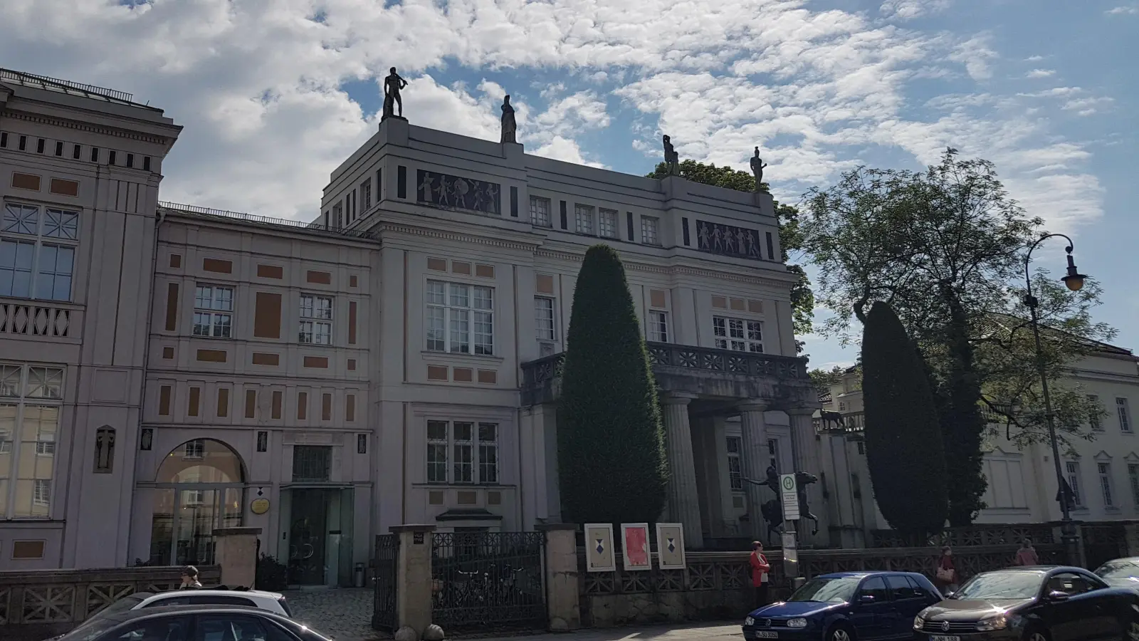 Die Villa Stuck, das ehemalige Wohn- und Atelierhaus des „Malerfürsten“ Franz von Stuck, erstrahlt in neuem Glanz. Das Museum öffnet wieder. (Archivbild: bas)