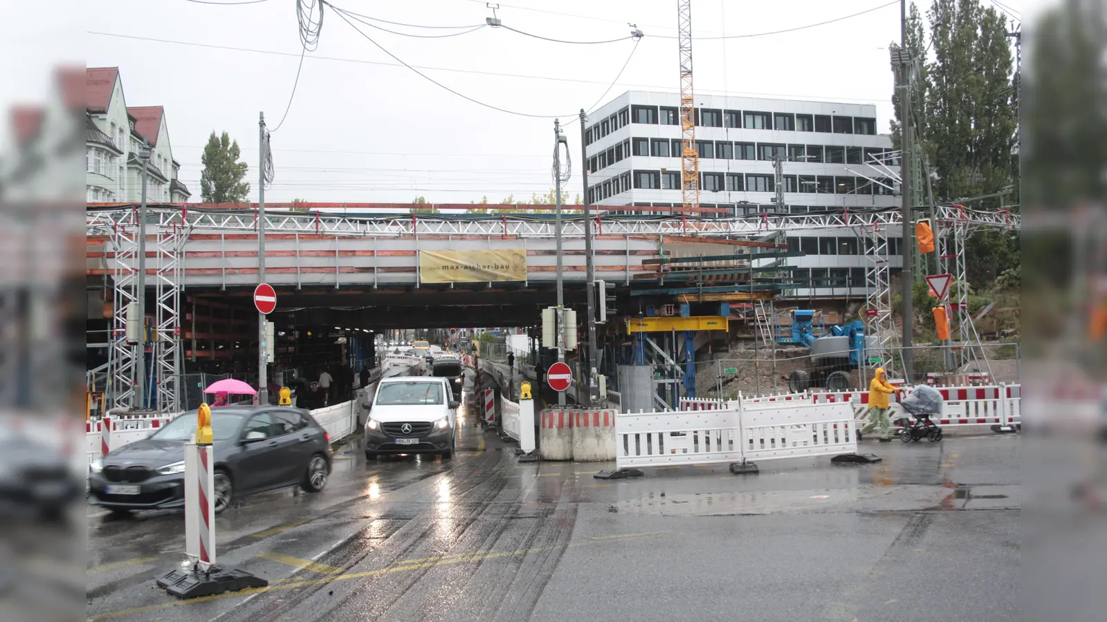 Die Bahnunterführung am KVR (rechts hinten) wird für zwei Monate zur unüberwindbaren Barriere. (Foto: job)