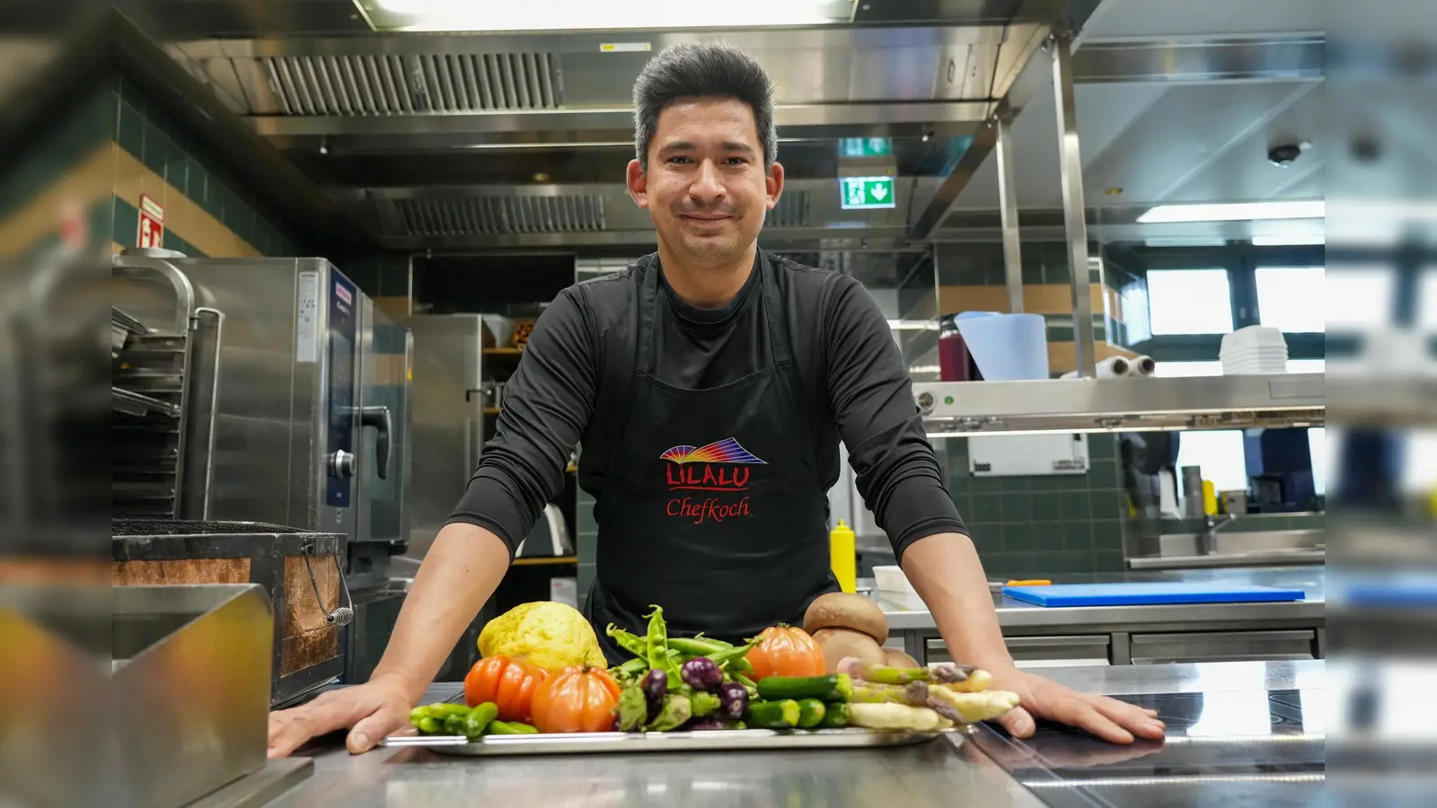 Der 3-Sterne-Koch Tohru Nakamura übernimmt die Schirmherrschaft für den Workshop „Cook Mal” beim Lilalu-Sommerferienprogramm.  (Foto: © Gregor Mahringer)