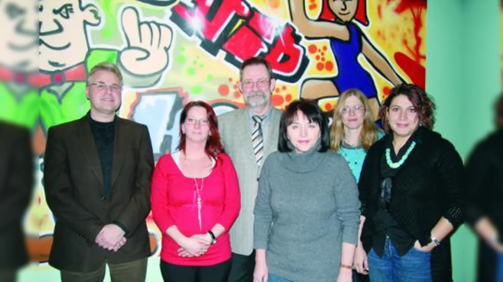 Der Vorstand des Fördervereins der Hauptschule Karlsfeld (v.l.): Peter Hummel (Rektor und 2. Vorsitzender), Diana Arnold (Kasse), Johann Willibald (1. Vorsitzender), Heidemarie Königer (Revision), Susanna Zagler (Schriftführerin) und Özlem Akca (Revision). (Foto: pi)