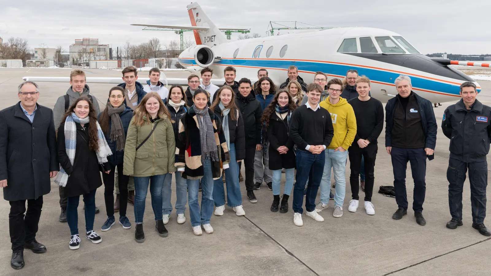 Bundesweite Siegerinnen und Sieger von „Jugend forscht” haben das DLR besucht. (Foto: Roger Riedel)