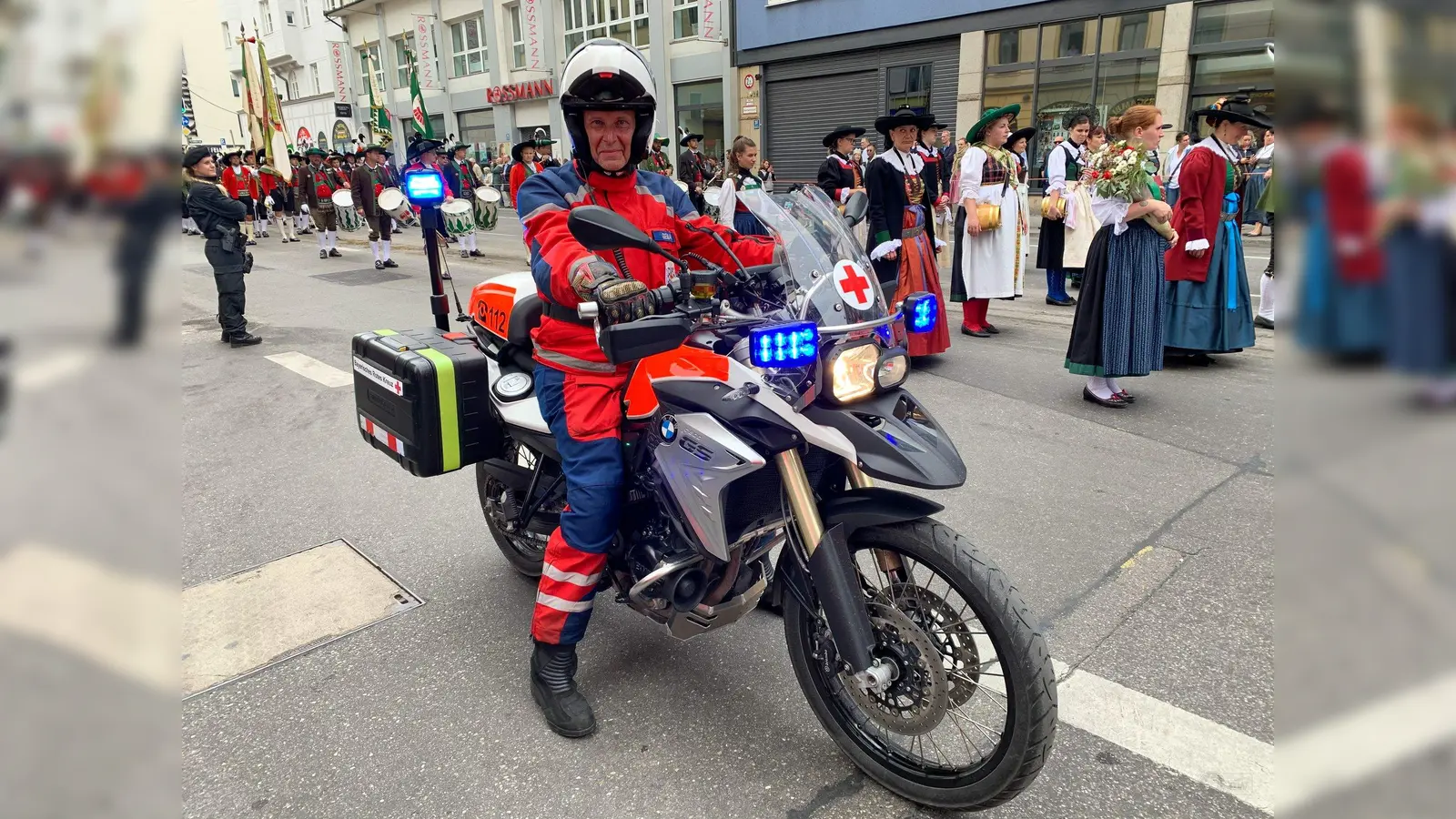 Als First Responder stehen auch Mitglieder der BRK-Motorradstreife bereit.  (Foto: BRK)