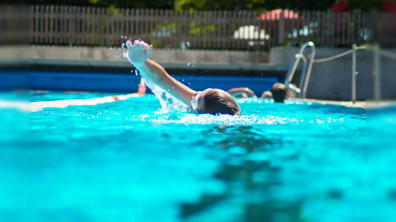 Beim „Tag des Schwimmabzeichens” am Freitag, 29. Juli, sind Kinder und Jugendliche, aber auch Erwachsene willkommen. (Foto: Wasserwacht Weilheim)