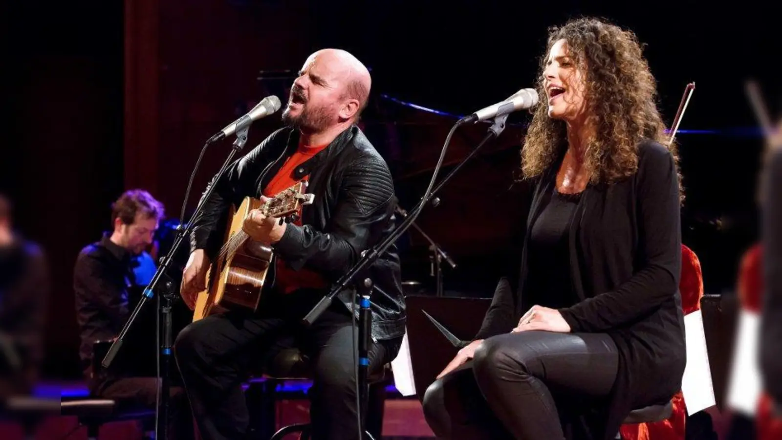 Der „Bluatschink“ kommt nach Raisting: Das Liedermacher-Duo Toni und Margit Knittel. (Foto: Manfred Werner)